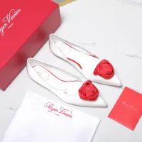 Cheap Roger Vivier RV Flat Shoes For Women #1418116 Replica Wholesale [$115.00 USD] [ITEM#1418116] on Replica Roger Vivier RV Flat Shoes