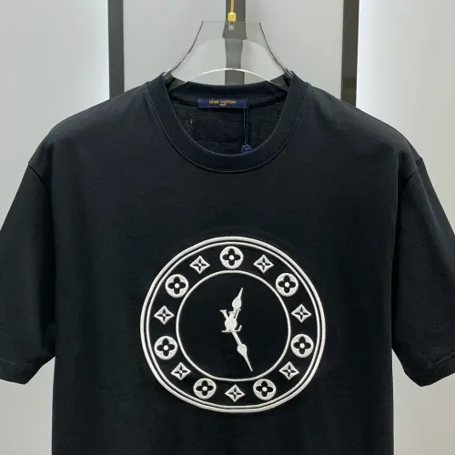 Cheap Louis Vuitton LV T-Shirts Short Sleeved For Men #1418323 Replica Wholesale [$60.00 USD] [ITEM#1418323] on Replica Louis Vuitton LV T-Shirts