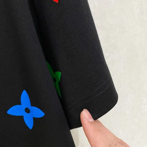 Cheap Louis Vuitton LV T-Shirts Short Sleeved For Men #1418337 Replica Wholesale [$64.00 USD] [ITEM#1418337] on Replica Louis Vuitton LV T-Shirts