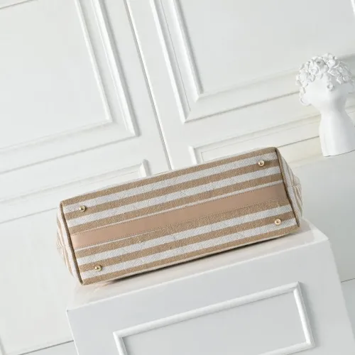 Cheap Chanel AAA Quality Handbags For Women #1420112 Replica Wholesale [$88.00 USD] [ITEM#1420112] on Replica Chanel AAA Quality Handbags