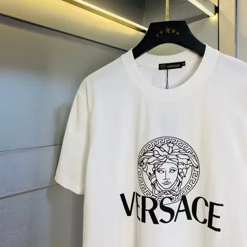 Cheap Versace T-Shirts Short Sleeved For Unisex #1420209 Replica Wholesale [$27.00 USD] [ITEM#1420209] on Replica Versace T-Shirts