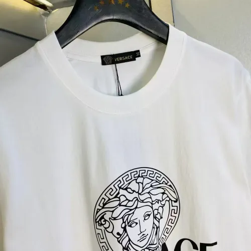Cheap Versace T-Shirts Short Sleeved For Unisex #1420209 Replica Wholesale [$27.00 USD] [ITEM#1420209] on Replica Versace T-Shirts