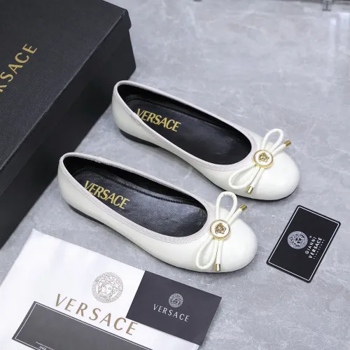 Cheap Versace Flat Shoes For Women #1422325 Replica Wholesale [$118.00 USD] [ITEM#1422325] on Replica Versace Flat Shoes