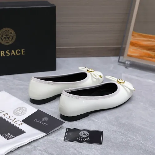 Cheap Versace Flat Shoes For Women #1422325 Replica Wholesale [$118.00 USD] [ITEM#1422325] on Replica Versace Flat Shoes