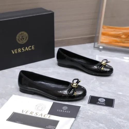 Cheap Versace Flat Shoes For Women #1422326 Replica Wholesale [$118.00 USD] [ITEM#1422326] on Replica Versace Flat Shoes