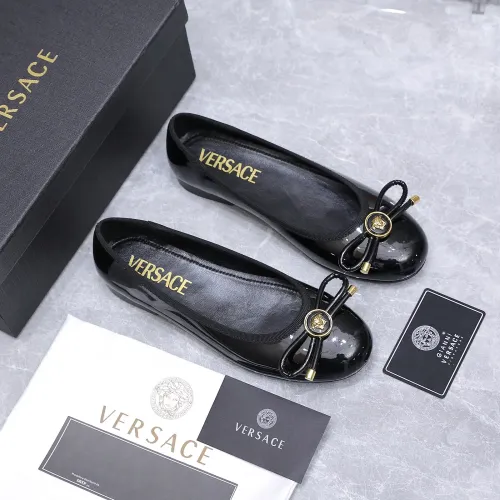 Cheap Versace Flat Shoes For Women #1422326 Replica Wholesale [$118.00 USD] [ITEM#1422326] on Replica Versace Flat Shoes