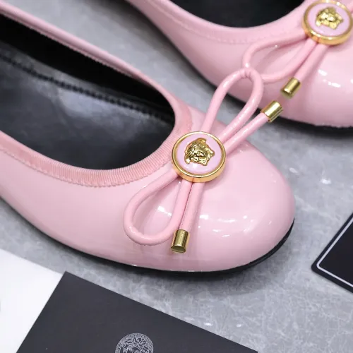 Cheap Versace Flat Shoes For Women #1422327 Replica Wholesale [$118.00 USD] [ITEM#1422327] on Replica Versace Flat Shoes