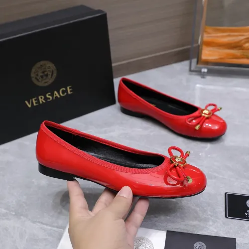 Cheap Versace Flat Shoes For Women #1422328 Replica Wholesale [$118.00 USD] [ITEM#1422328] on Replica Versace Flat Shoes
