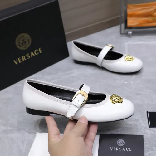 Cheap Versace Flat Shoes For Women #1422329 Replica Wholesale [$118.00 USD] [ITEM#1422329] on Replica Versace Flat Shoes