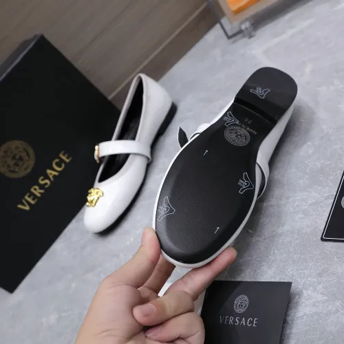 Cheap Versace Flat Shoes For Women #1422329 Replica Wholesale [$118.00 USD] [ITEM#1422329] on Replica Versace Flat Shoes