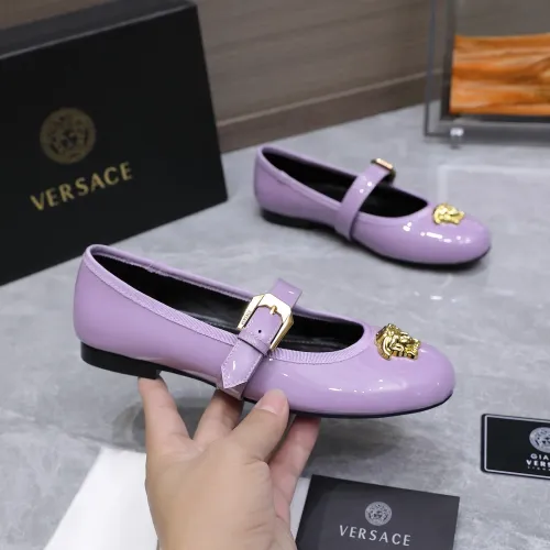 Cheap Versace Flat Shoes For Women #1422330 Replica Wholesale [$118.00 USD] [ITEM#1422330] on Replica Versace Flat Shoes