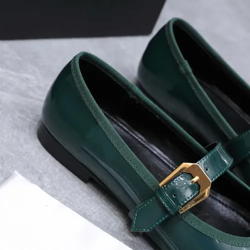 Cheap Versace Flat Shoes For Women #1422331 Replica Wholesale [$118.00 USD] [ITEM#1422331] on Replica Versace Flat Shoes