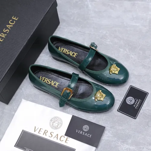 Cheap Versace Flat Shoes For Women #1422331 Replica Wholesale [$118.00 USD] [ITEM#1422331] on Replica Versace Flat Shoes