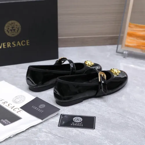 Cheap Versace Flat Shoes For Women #1422332 Replica Wholesale [$118.00 USD] [ITEM#1422332] on Replica Versace Flat Shoes