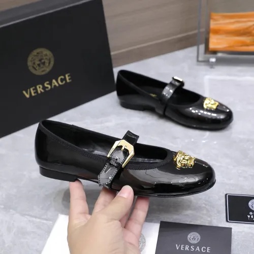 Cheap Versace Flat Shoes For Women #1422332 Replica Wholesale [$118.00 USD] [ITEM#1422332] on Replica Versace Flat Shoes