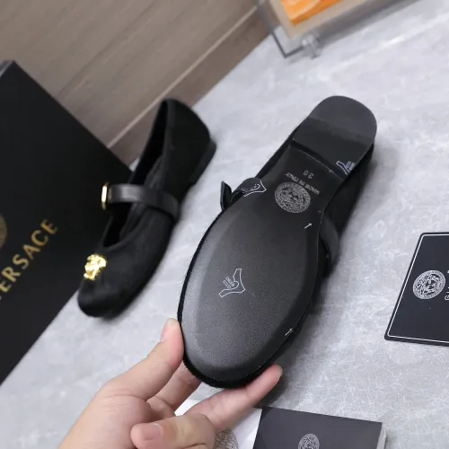 Cheap Versace Flat Shoes For Women #1422333 Replica Wholesale [$118.00 USD] [ITEM#1422333] on Replica Versace Flat Shoes