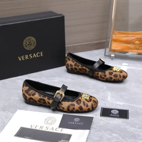Cheap Versace Flat Shoes For Women #1422334 Replica Wholesale [$118.00 USD] [ITEM#1422334] on Replica Versace Flat Shoes