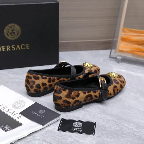 Cheap Versace Flat Shoes For Women #1422334 Replica Wholesale [$118.00 USD] [ITEM#1422334] on Replica Versace Flat Shoes