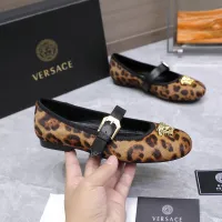 Cheap Versace Flat Shoes For Women #1422334 Replica Wholesale [$118.00 USD] [ITEM#1422334] on Replica Versace Flat Shoes