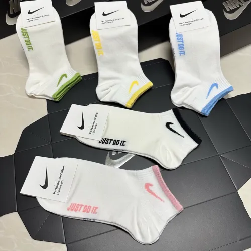 Cheap Nike Socks For Women #1422575 Replica Wholesale [$25.00 USD] [ITEM#1422575] on Replica Nike Socks