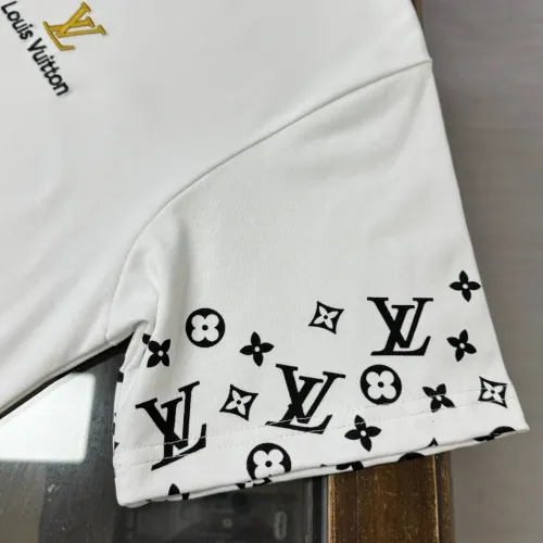Cheap Louis Vuitton LV T-Shirts Short Sleeved For Unisex #1423459 Replica Wholesale [$32.00 USD] [ITEM#1423459] on Replica Louis Vuitton LV T-Shirts