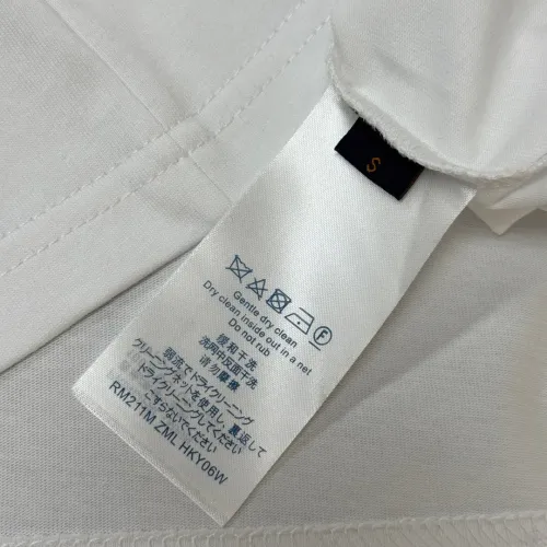 Cheap Louis Vuitton LV T-Shirts Short Sleeved For Unisex #1423459 Replica Wholesale [$32.00 USD] [ITEM#1423459] on Replica Louis Vuitton LV T-Shirts