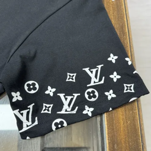 Cheap Louis Vuitton LV T-Shirts Short Sleeved For Unisex #1423461 Replica Wholesale [$32.00 USD] [ITEM#1423461] on Replica Louis Vuitton LV T-Shirts