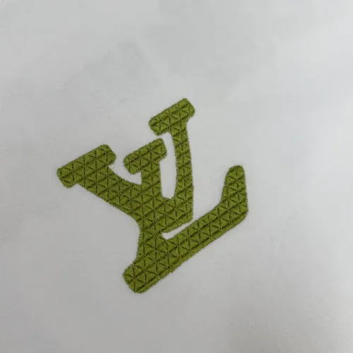 Cheap Louis Vuitton LV T-Shirts Short Sleeved For Unisex #1423462 Replica Wholesale [$32.00 USD] [ITEM#1423462] on Replica Louis Vuitton LV T-Shirts