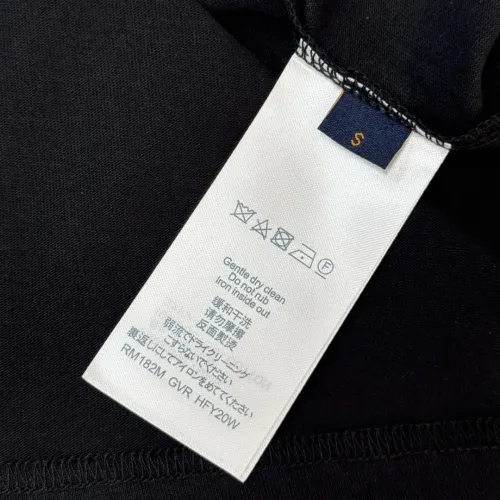 Cheap Louis Vuitton LV T-Shirts Short Sleeved For Unisex #1423464 Replica Wholesale [$32.00 USD] [ITEM#1423464] on Replica Louis Vuitton LV T-Shirts