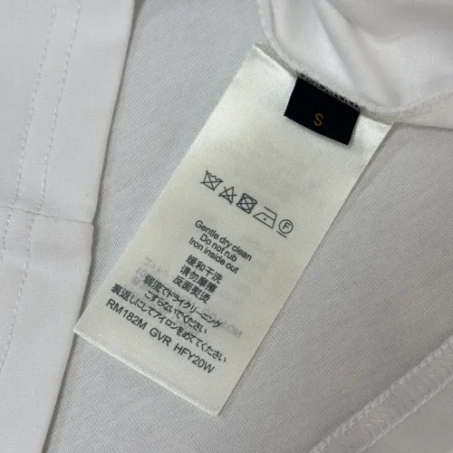 Cheap Louis Vuitton LV T-Shirts Short Sleeved For Unisex #1423465 Replica Wholesale [$32.00 USD] [ITEM#1423465] on Replica Louis Vuitton LV T-Shirts