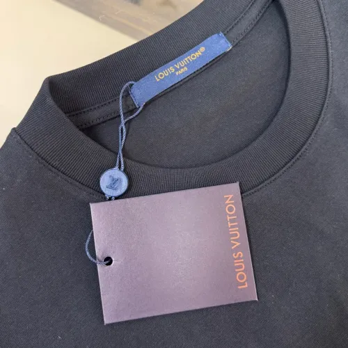 Cheap Louis Vuitton LV T-Shirts Short Sleeved For Unisex #1423467 Replica Wholesale [$32.00 USD] [ITEM#1423467] on Replica Louis Vuitton LV T-Shirts