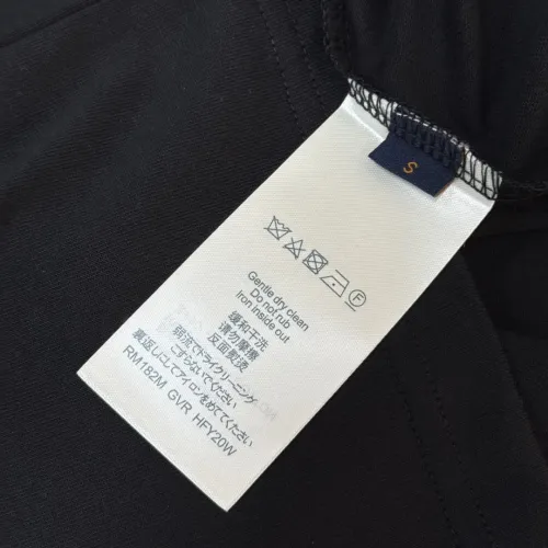 Cheap Louis Vuitton LV T-Shirts Short Sleeved For Unisex #1423467 Replica Wholesale [$32.00 USD] [ITEM#1423467] on Replica Louis Vuitton LV T-Shirts