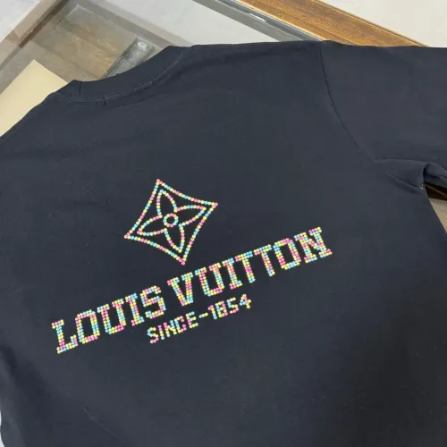 Cheap Louis Vuitton LV T-Shirts Short Sleeved For Unisex #1423467 Replica Wholesale [$32.00 USD] [ITEM#1423467] on Replica Louis Vuitton LV T-Shirts