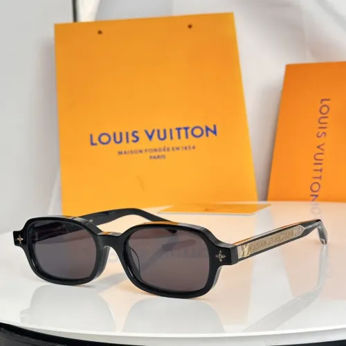 Gucci AAA Quality Sunglasses #1423928