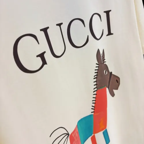 Cheap Gucci T-Shirts Short Sleeved For Unisex #1424625 Replica Wholesale [$34.00 USD] [ITEM#1424625] on Replica Gucci T-Shirts