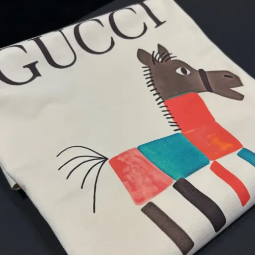 Cheap Gucci T-Shirts Short Sleeved For Unisex #1424625 Replica Wholesale [$34.00 USD] [ITEM#1424625] on Replica Gucci T-Shirts