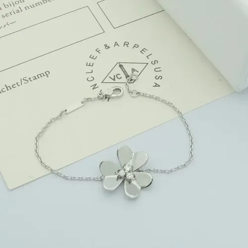 Cheap Van Cleef &amp; Arpels Bracelets For Women #1425100 Replica Wholesale [$25.00 USD] [ITEM#1425100] on Replica Van Cleef &amp; Arpels Bracelets