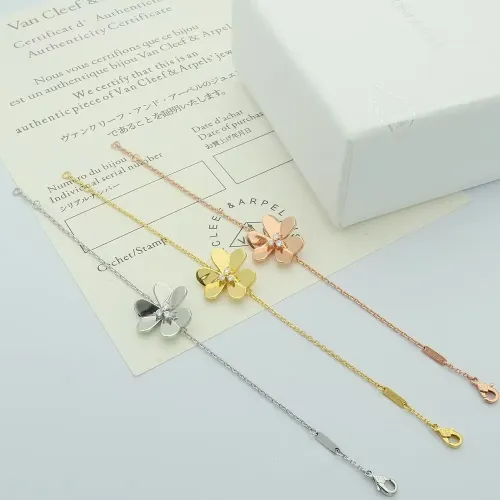 Cheap Van Cleef &amp; Arpels Bracelets For Women #1425102 Replica Wholesale [$25.00 USD] [ITEM#1425102] on Replica Van Cleef &amp; Arpels Bracelets
