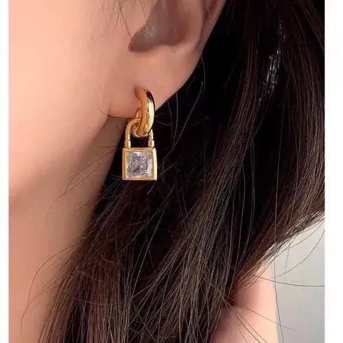 Cheap Celine Earrings For Women #1425229 Replica Wholesale [$27.00 USD] [ITEM#1425229] on Replica Celine Earrings
