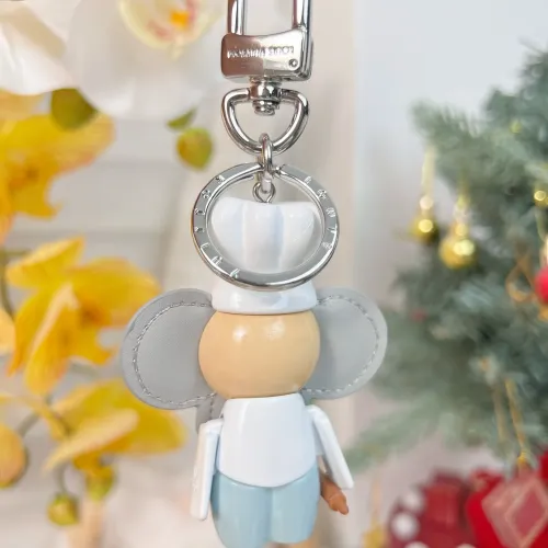 Cheap Louis Vuitton LV Key Holder And Bag Buckle #1425287 Replica Wholesale [$36.00 USD] [ITEM#1425287] on Replica Louis Vuitton LV Key Holder And Bag Buckle