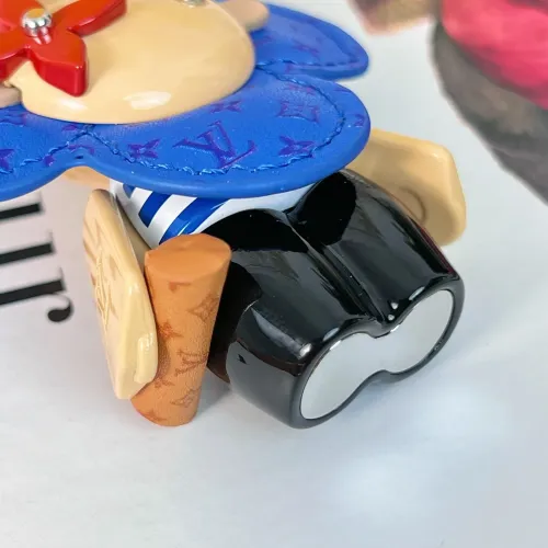 Cheap Louis Vuitton LV Key Holder And Bag Buckle #1425288 Replica Wholesale [$36.00 USD] [ITEM#1425288] on Replica Louis Vuitton LV Key Holder And Bag Buckle