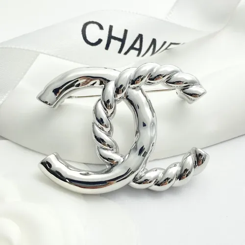Chanel Brooches For Women #1425325