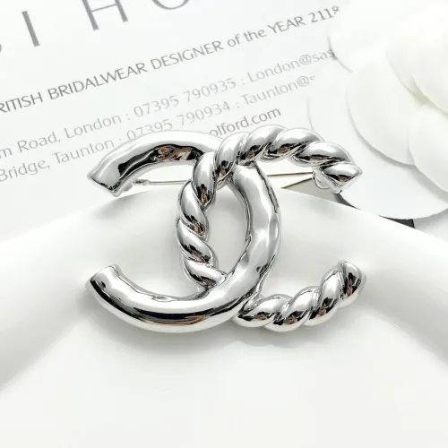 Cheap Chanel Brooches For Women #1425325 Replica Wholesale [$29.00 USD] [ITEM#1425325] on Replica Chanel Brooches