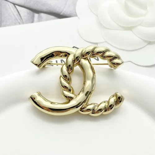 Chanel Brooches For Women #1425326