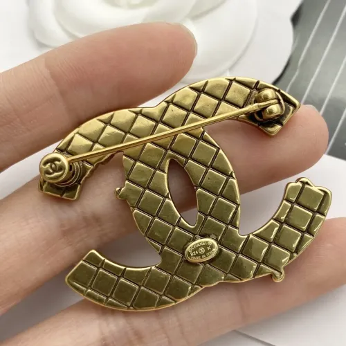 Cheap Chanel Brooches For Women #1425330 Replica Wholesale [$34.00 USD] [ITEM#1425330] on Replica Chanel Brooches