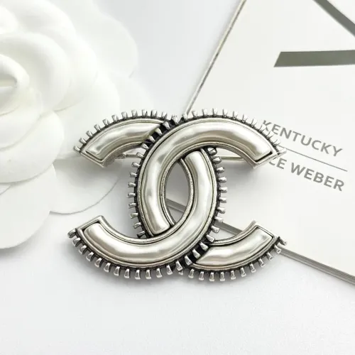 Chanel Brooches For Women #1425335