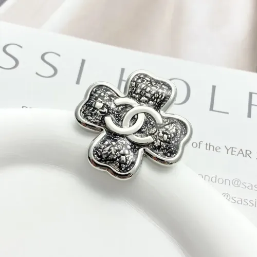 Cheap Chanel Brooches For Women #1425339 Replica Wholesale [$27.00 USD] [ITEM#1425339] on Replica Chanel Brooches