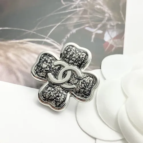 Cheap Chanel Brooches For Women #1425339 Replica Wholesale [$27.00 USD] [ITEM#1425339] on Replica Chanel Brooches