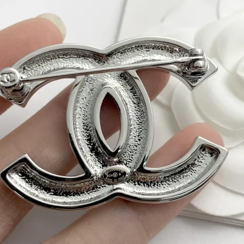 Cheap Chanel Brooches For Women #1425381 Replica Wholesale [$34.00 USD] [ITEM#1425381] on Replica Chanel Brooches