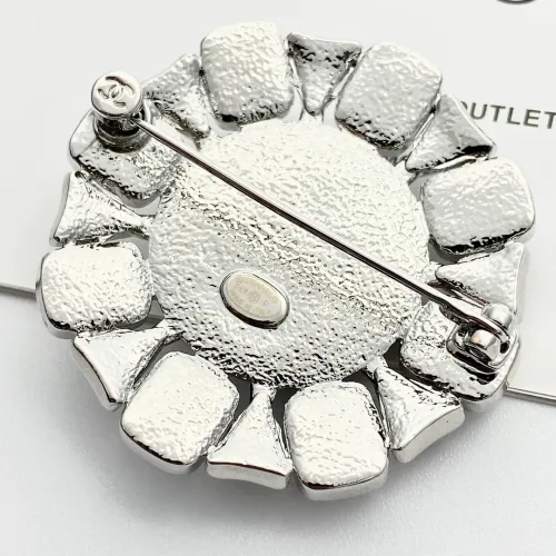 Cheap Chanel Brooches For Women #1425383 Replica Wholesale [$36.00 USD] [ITEM#1425383] on Replica Chanel Brooches